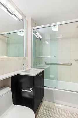 Rented by New York Casas Ltd. | media 7