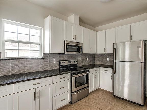 3rd image of 2916 Canberra Ct