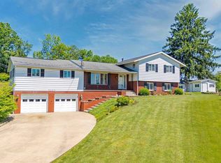 1354 Pineview Dr, Morgantown, WV 26505