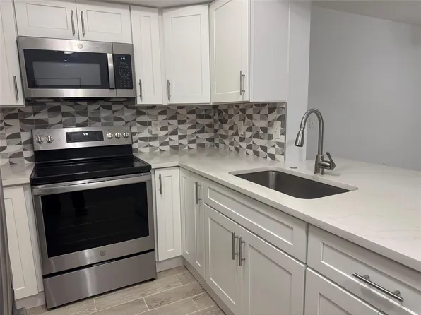 5620 NW 61st St, Pompano Beach, FL