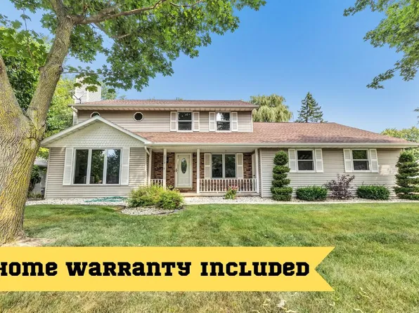 2719 Woodland Hills Ct, Green Bay, WI 54311