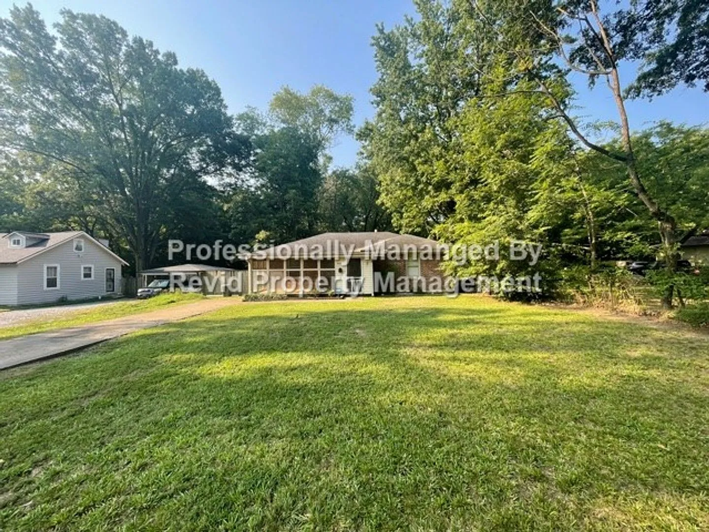 Great 2 Bedroom Home in a Cove! — Photo 2