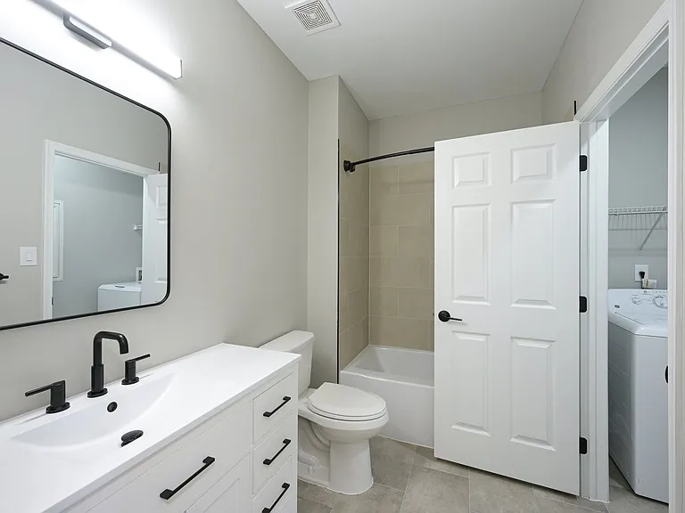 Fox Ridge and Lakeview Park Apartments — Photo 15
