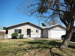 882 Azalea Ln, Lemoore, CA 93245