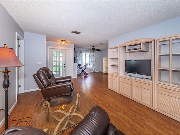 4th image of 2862 Thistle Ct N