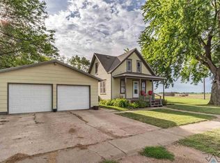 760 Montana St, Centerville, SD 57014