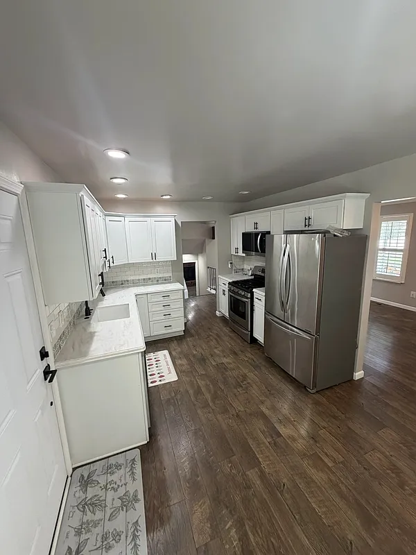 4 bed, 3.0 bath, 1885 sqft, $3,000 — Photo 4