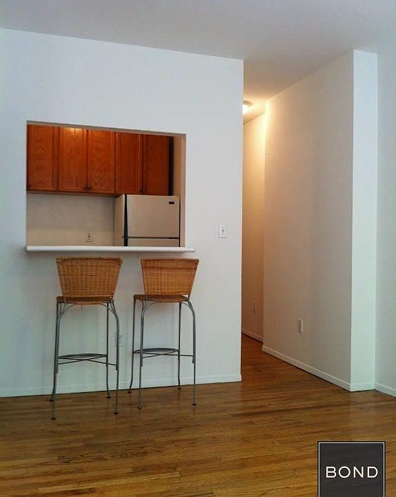 2nd image of 433 E 75th St APT 8