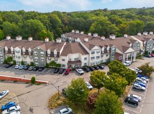 9302 Richmond Rd BLDG 9 #302, West Milford Twp., NJ 07480