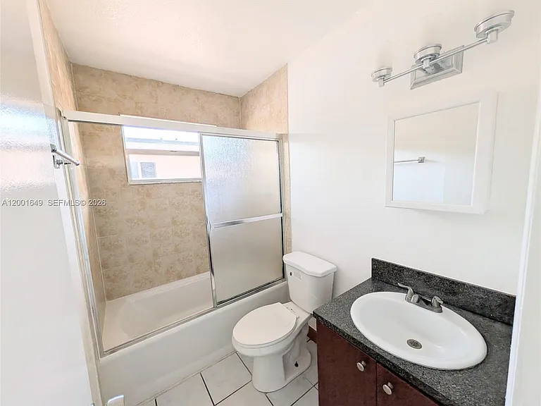 1551 NE 8th St #8 — Photo 6
