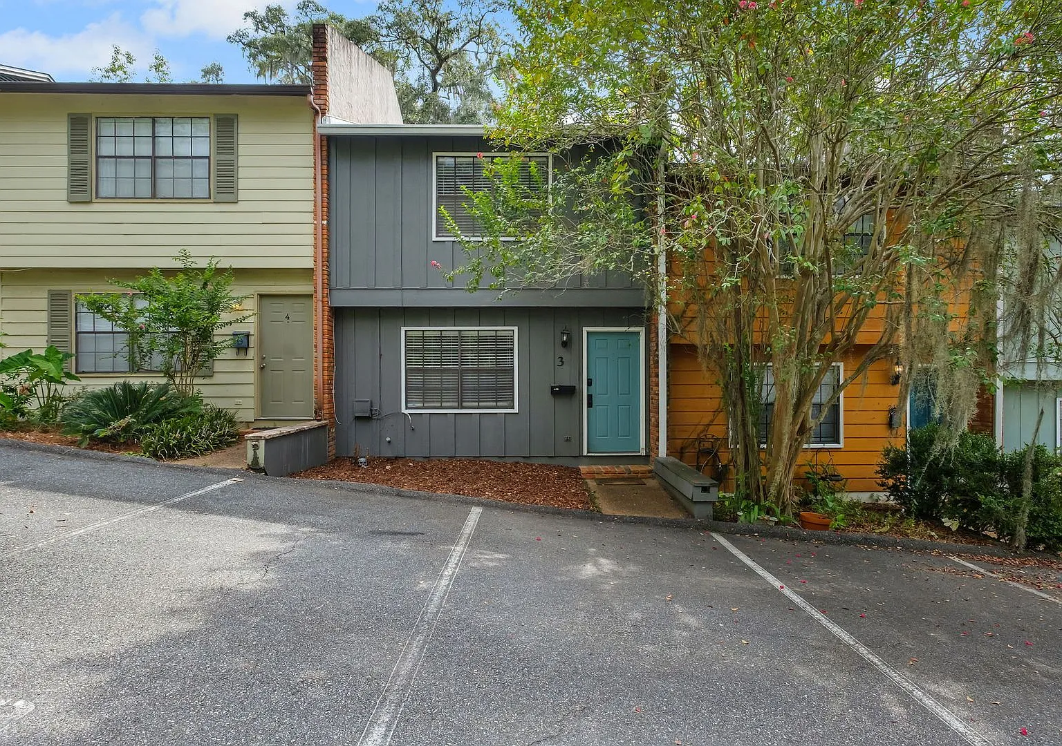 Renovated Town Home Near Lake Ella — Photo 1