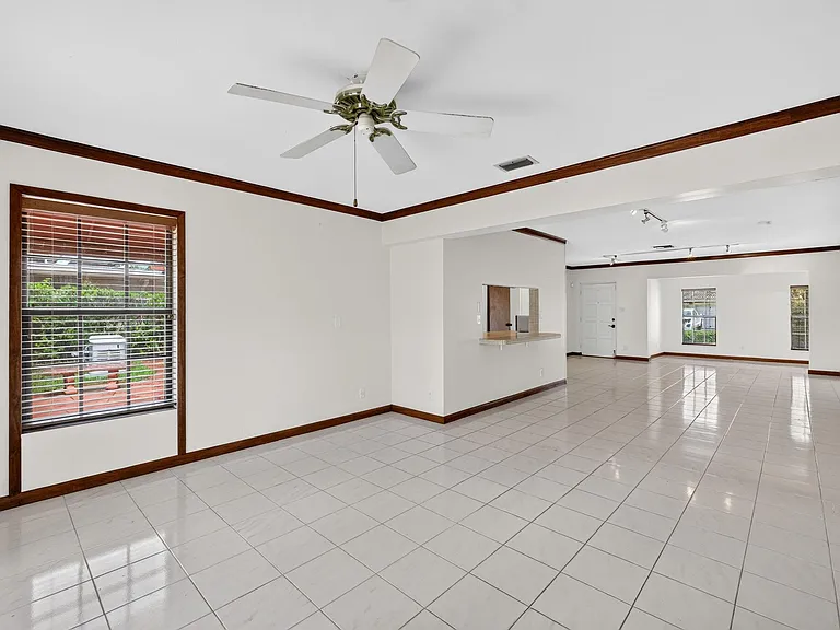 2060 Tropic Isle — Photo 16