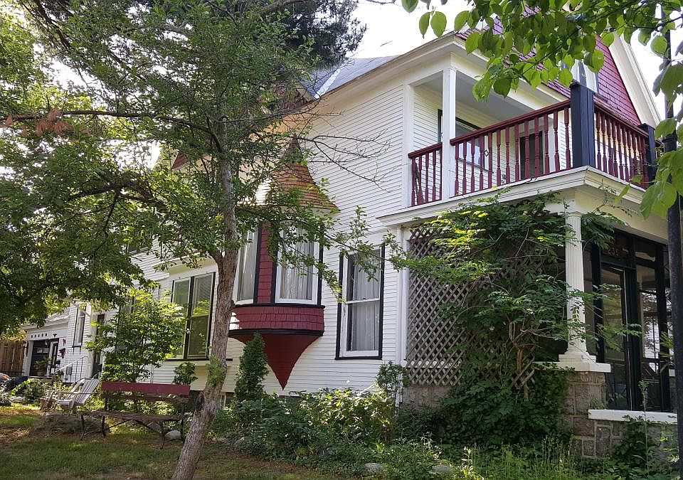 1st image of 235 Calkins Ave SE Uppr #