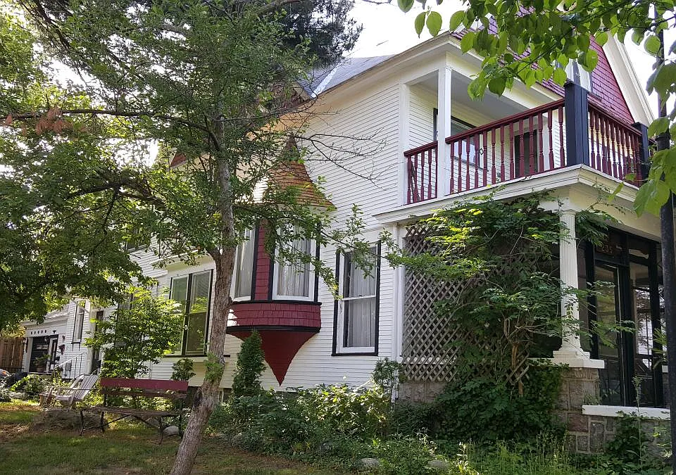 235 Calkins Ave SE #1