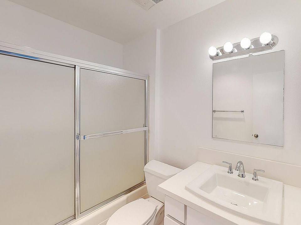 1st image of 12157 Moorpark St APT 202