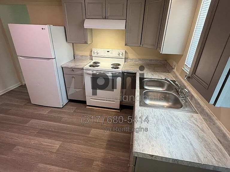 228 S Green St #B — Photo 5