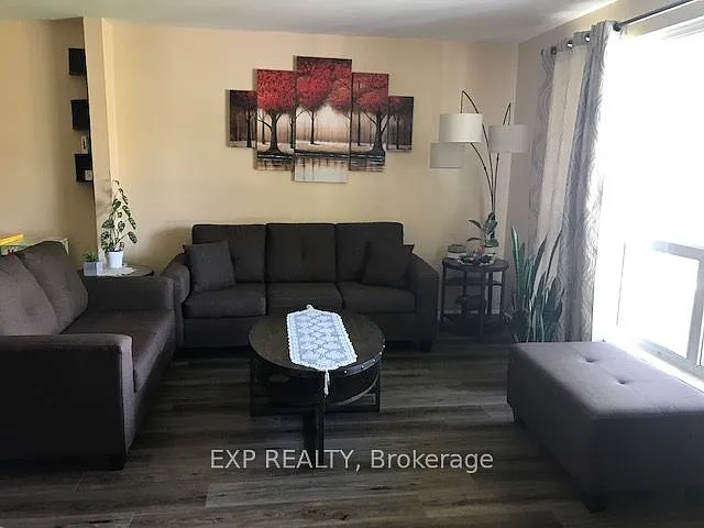 46 Autumn Blvd — Photo 4
