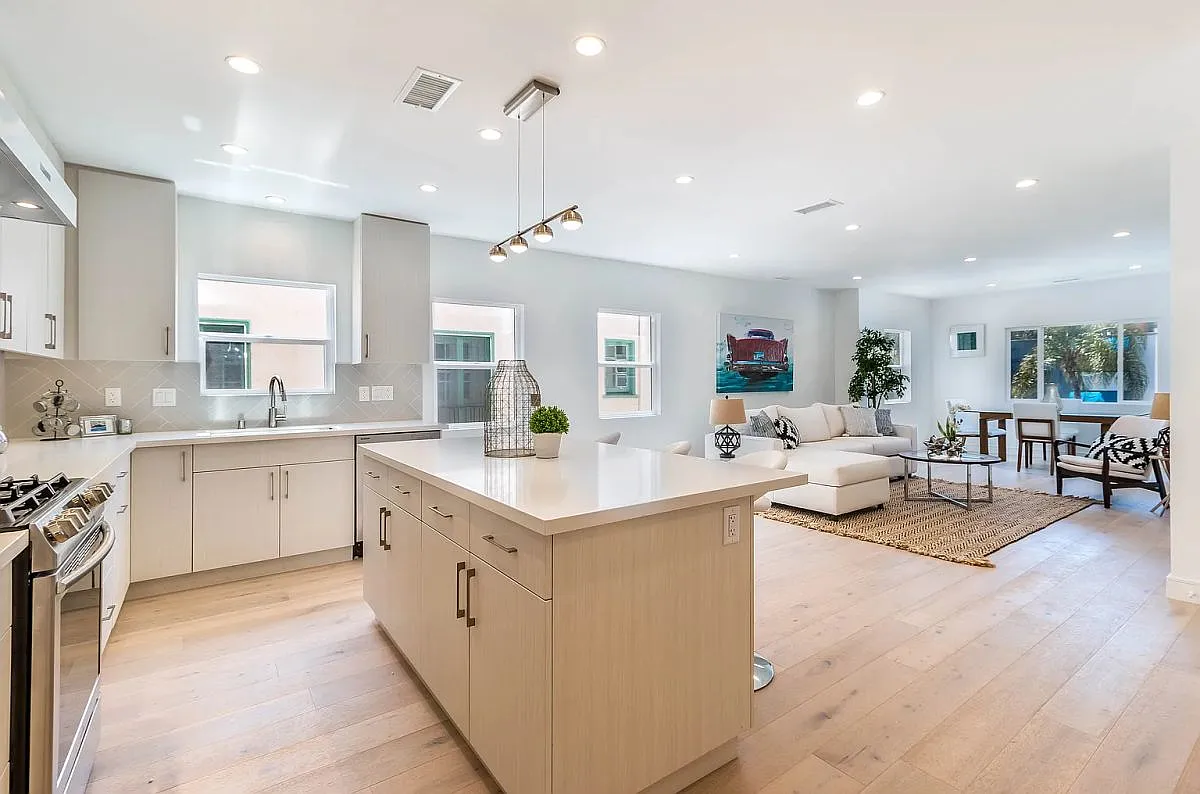 2 bed, 2.5 bath, 1428 sqft, $4,695 — Photo 1