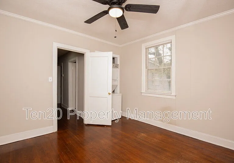 3909 Crestview Dr — Photo 14