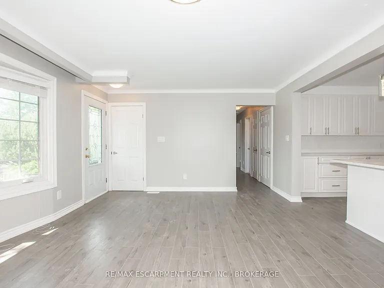2 Wolfdale Pl #MAIN — Photo 8