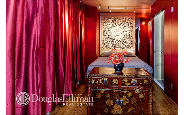 Sold by Douglas Elliman | media 8