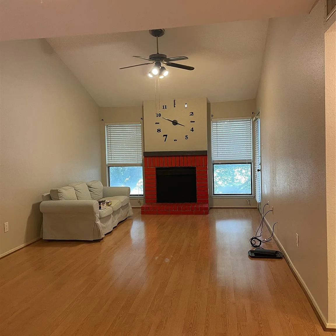 1 bed, 1.0 bath, 729 sqft, $1,200 — Photo 2