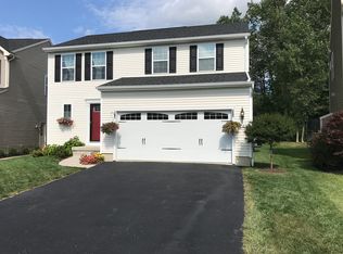 17 Scooter Ln, Hamburg, NY 14075