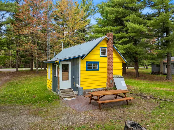 N2972 Right Of Way Rd, Peshtigo, WI 54157