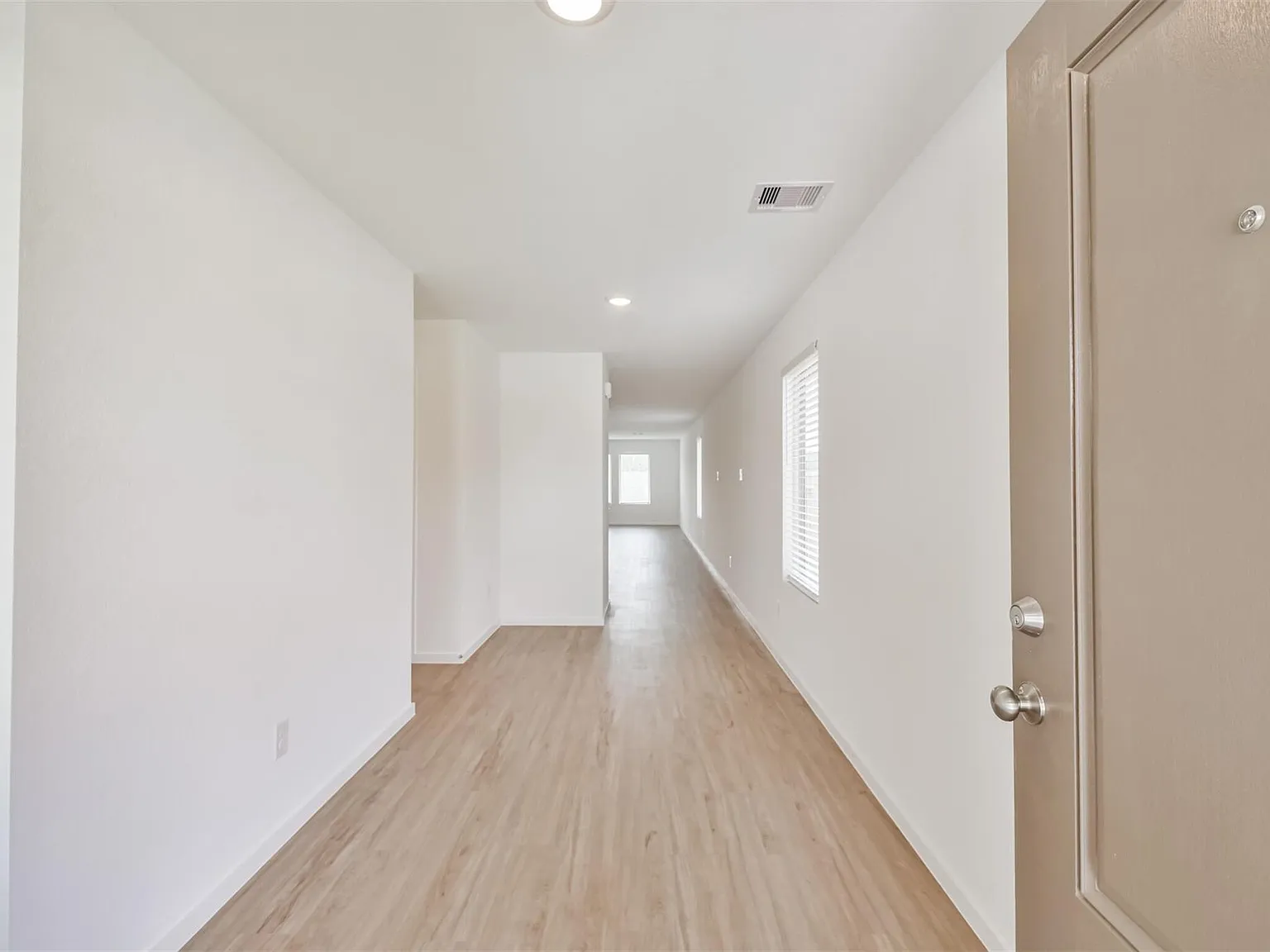 4 bed, 2.0 bath, 1683 sqft, $1,835 — Photo 3