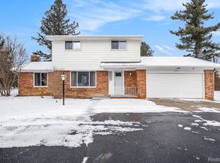 7728 Holcomb Rd, Clarkston, MI 48348