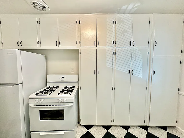 1311 N Fairfax Ave #1 — Photo 12