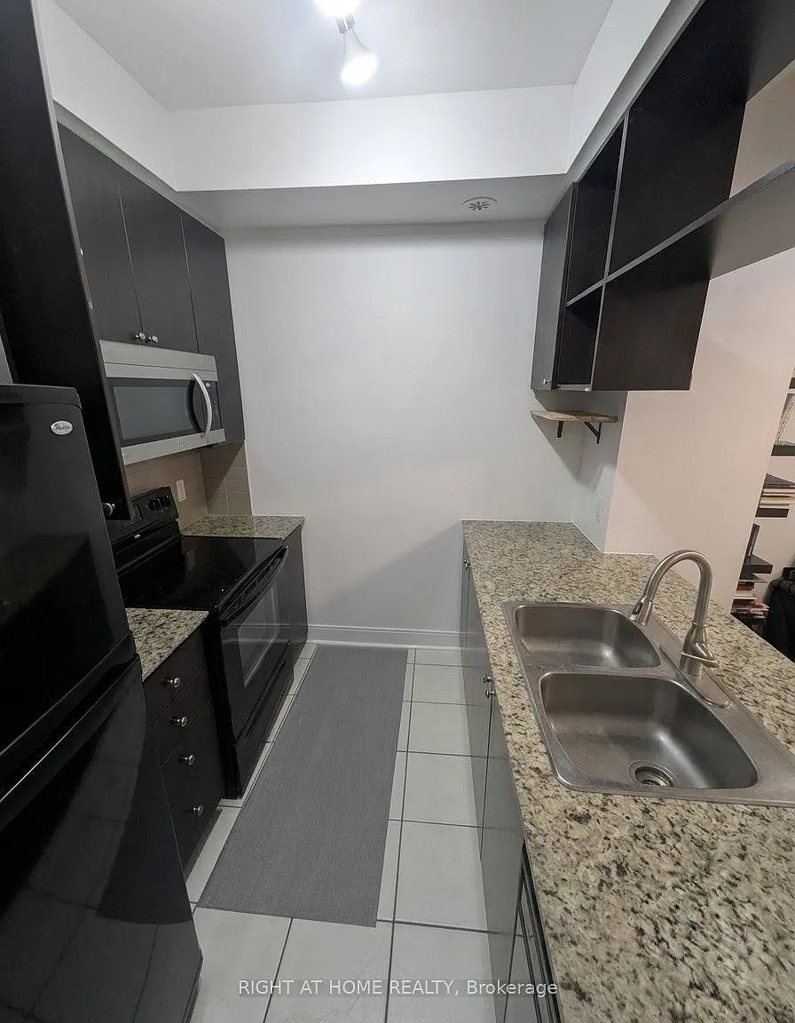 Tridel Metrogate — Photo 4