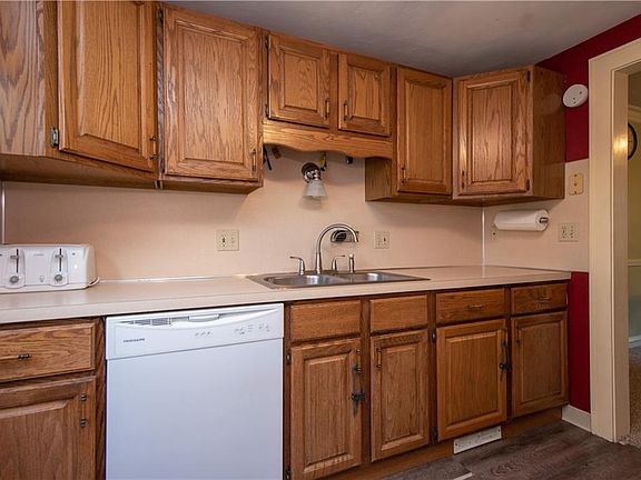 2nd image of 46 Meadowbrook Ave