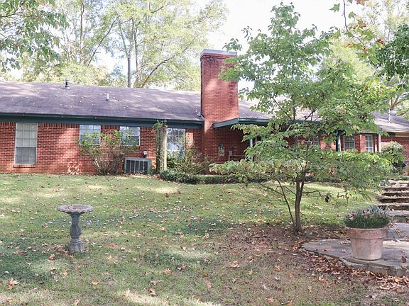 4th image of 1213 Shady Oak Dr