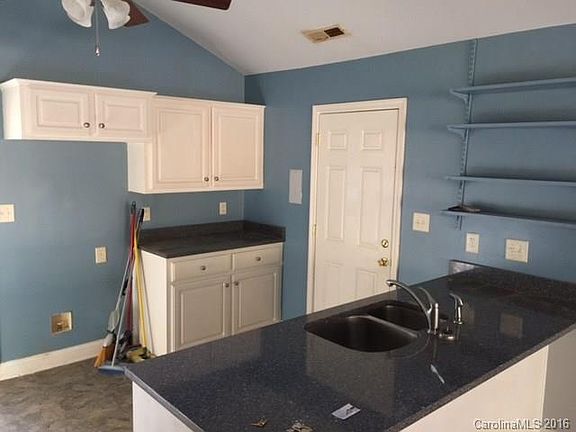 3rd image of 1281 Creekview Dr
