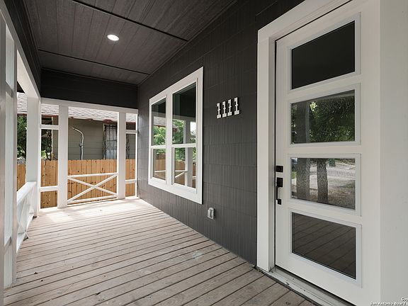 4th image of 1111 W SUMMIT AVE