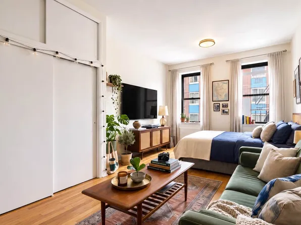 319 East 25th Street image 1 of 3