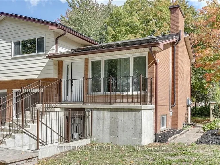 1337 Victoria Dr #UPPER — Photo 1