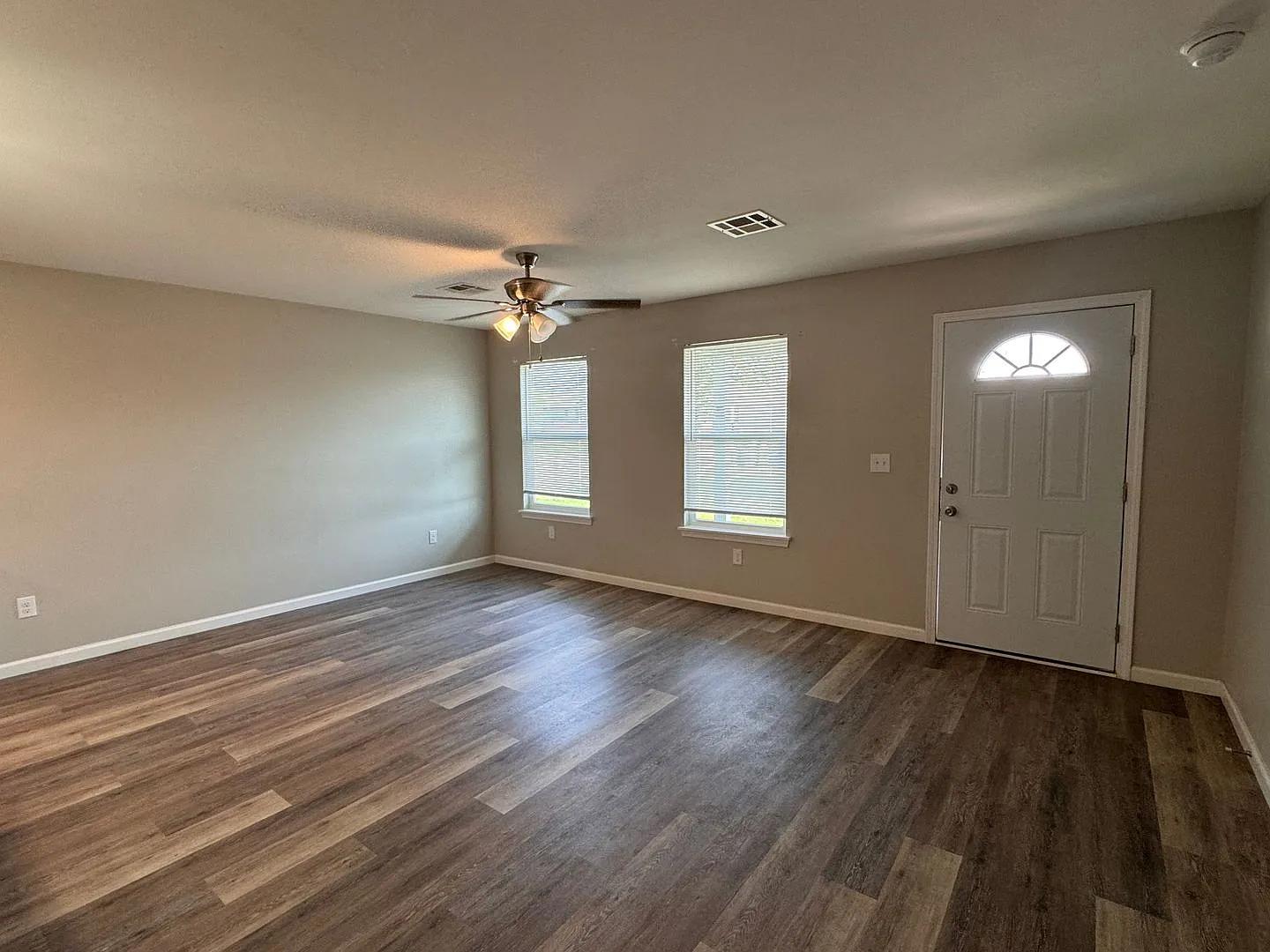3 bed 2 bath Duplex. — Photo 4