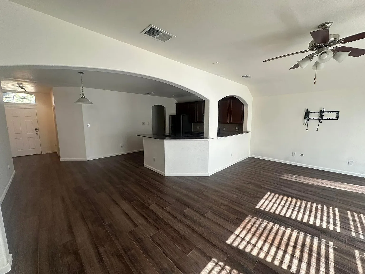 *Move In Ready* 4/2 In Honeysuckle Meadows (Private Landlord) — Photo 4