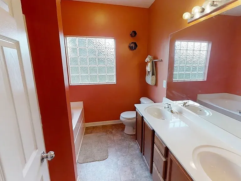 1113 Shire Dr — Photo 7