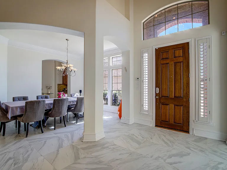 6815 Sawmill Rd — Photo 3