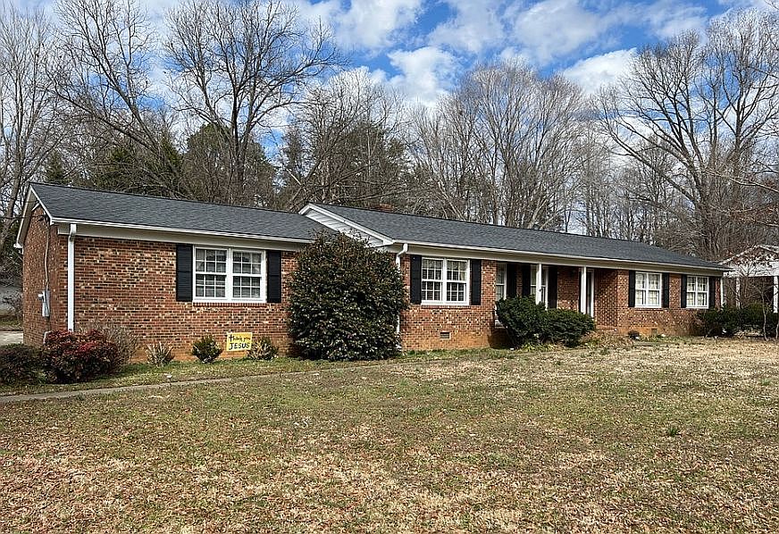 1st image of 912 Dogwood Dr