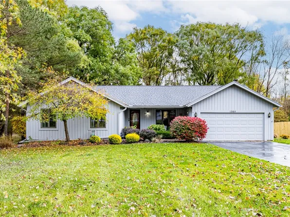 1305 Whalen Rd, Penfield, NY 14526