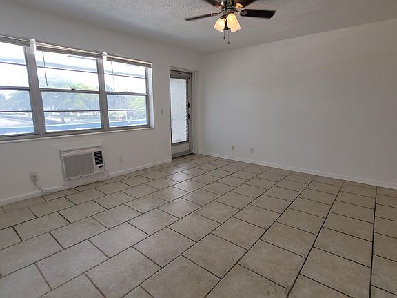 3rd image of 368 Camden Dr #P