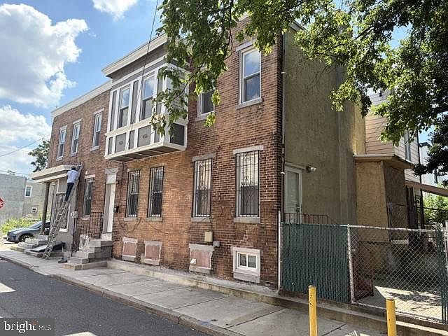 1st image of 813 N 4th St