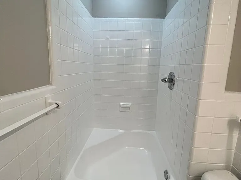 1744 Lyle Ave — Photo 18