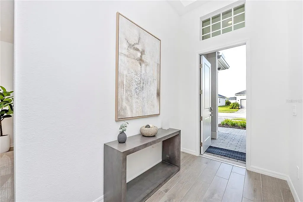 3 bed, 2.0 bath, 2061 sqft, $6,000 — Photo 3