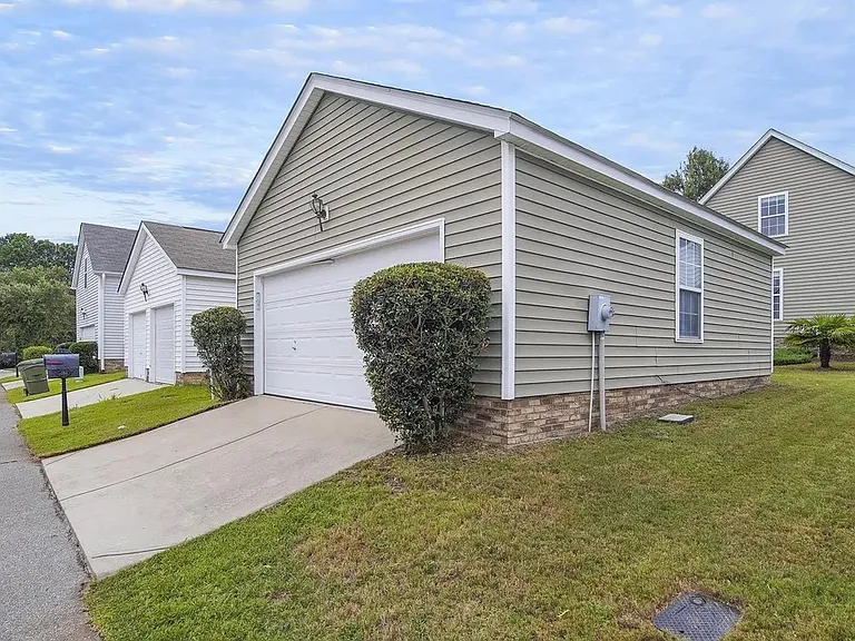 517 Logan Rd — Photo 8