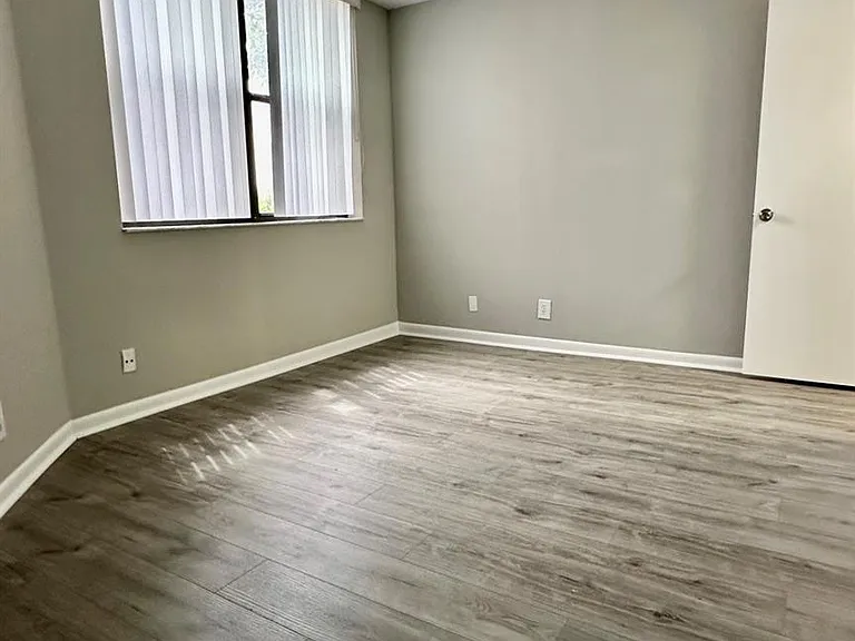 215 Lake Pointe Dr #101 — Photo 7